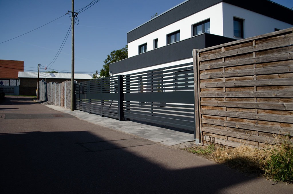 Freitragendes Schiebetor fürs private Haus